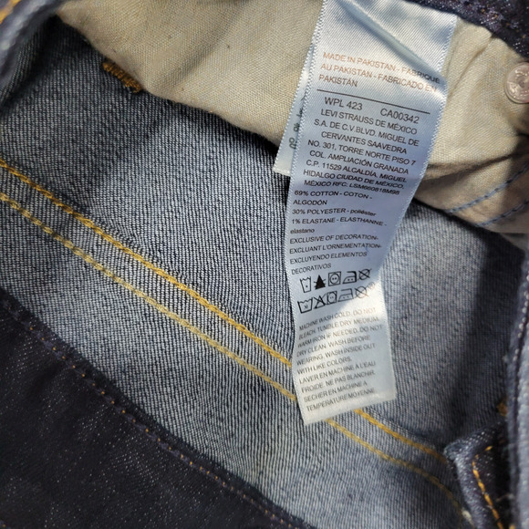 Signature Levi Strauss Co Gold Label Mid-Rise 5" Dark Wash Shorts Women 20/W35 - Picture 4 of 5